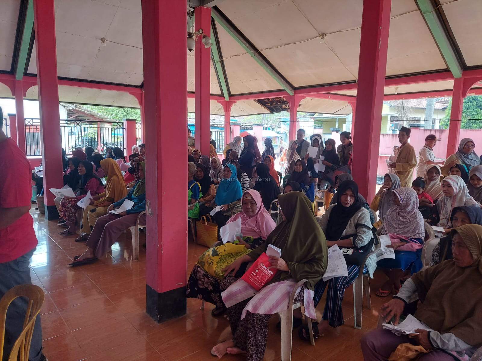 Penyaluran Bantuan CPP Beras dan Minyak Alokasi Februari–Maret 2026 di Desa Tarisi Berjalan Lancar
